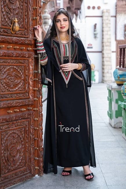 جلابية قطعتين مطرزة مع طرحة راس