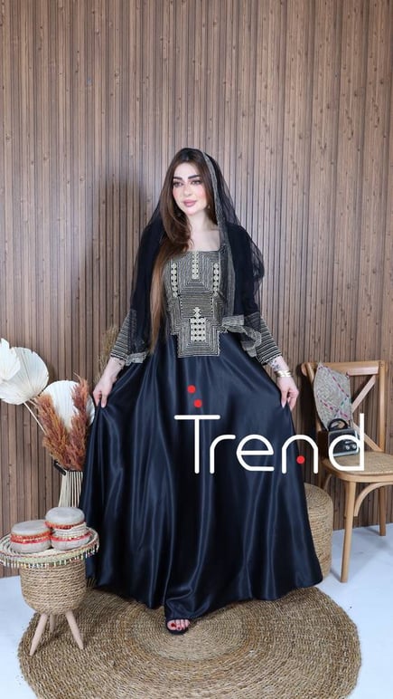جلابية طويل مطرزة مع طرحة (سودا)