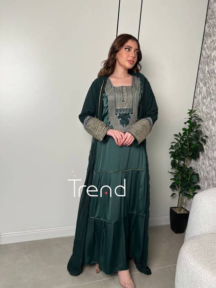 جلابية قطعتين طويل مطرزة لون اخضر 
