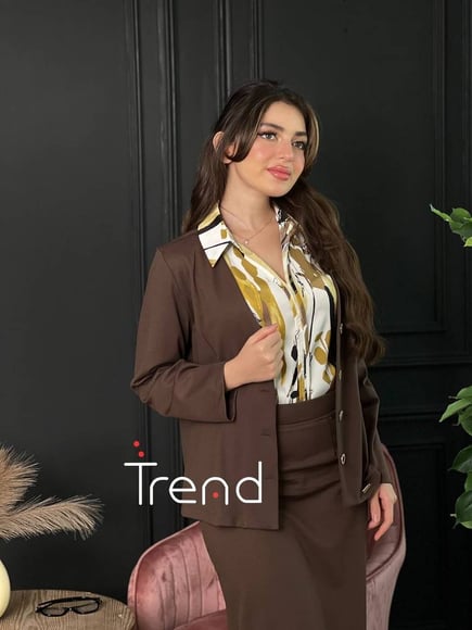 طقم جاكيت مع بلوزة مموجة 