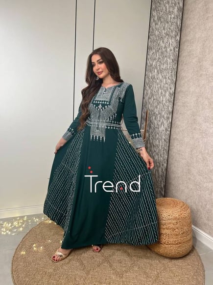 جلابية اخضر طويل بتطريز فضي