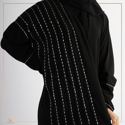 BL-092 عبايه كلاسيك مع خياطه طوليه بيضاء