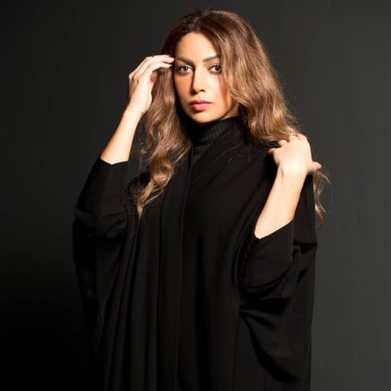 BL-001.3 عباية موديل اماراتي كريب كوري مطفي اسود 