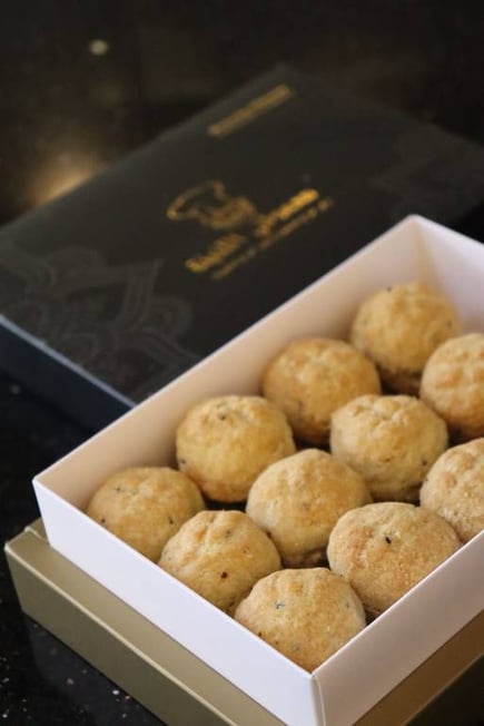 معمول صغير ابيض