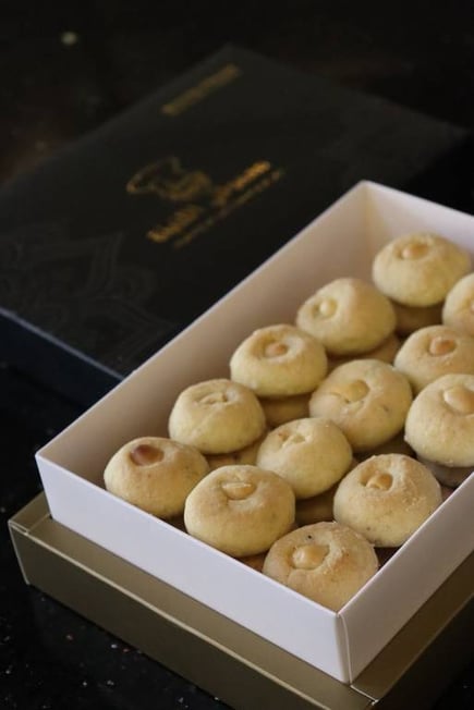 غريبة