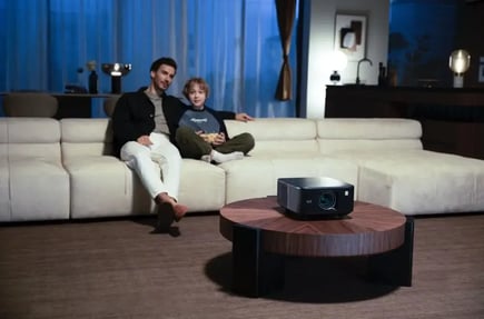 يابر - بروجكتر K3  ذكي محمول مع مكبر صوت JBL مزدوج بقوة 15 واط  - اسود