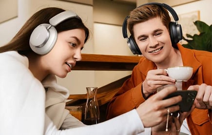 يوجرين - سماعة راس UGREEN Studio Pro ب 4 مايكروفونات و بمدة تشغيل تصل إلى 120 ساعة - بيج