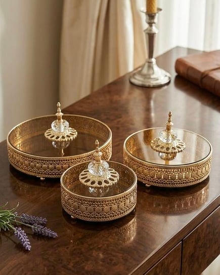 طقم علب معدن مع أغطيه زجاج 3 احجام