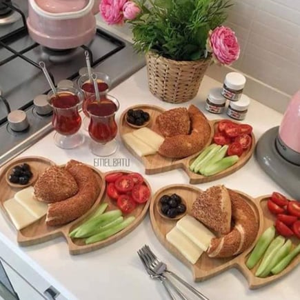 صحن بامبو خشب شكل قلب ونص للضيافه والتقديم