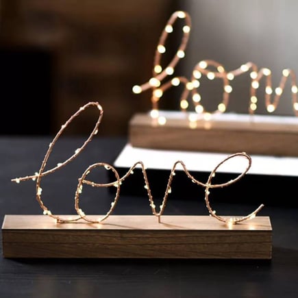 ديكور مضيء بالبطاريه كلمه لاف LOVE 