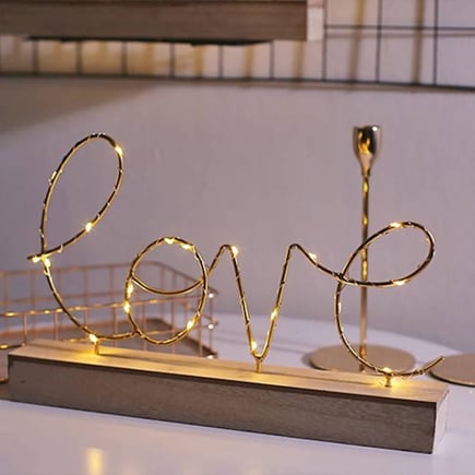 ديكور مضيء بالبطاريه كلمه لاف LOVE 
