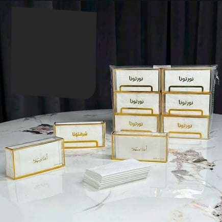 مجموعه محارم مع علبه مكتوب عليها كلمات ترحيبيه عدد 6