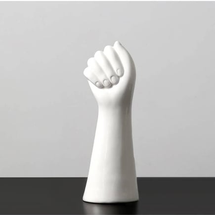 فازه سيراميك كديكور شكل قبضه اليد