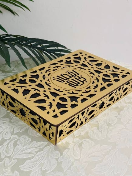 علبه خشبيه مع ديكور اكريليك للضيافه والتقديم رمضان