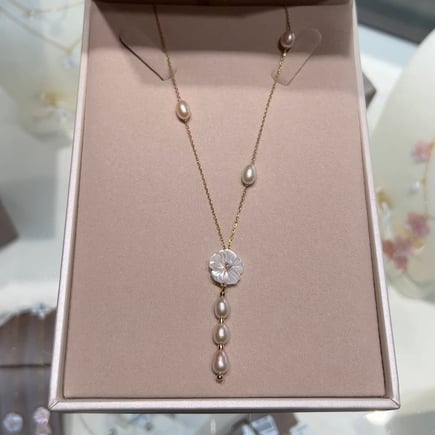 Tesla necklace |  18K gold and diamonds
