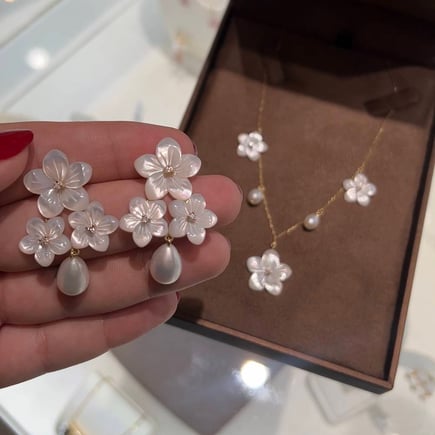 Pearl jasmine flower earrings | 18K gold