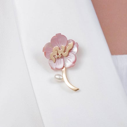 Lulea Pink Name Brooch | 18K Gold and Diamonds