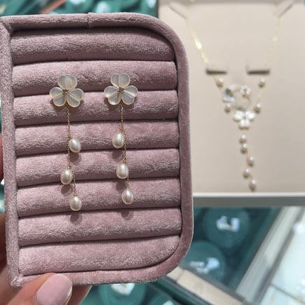 اقراط ايريس بلوسوم | ذهب 18K وألماس