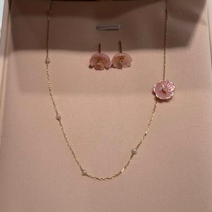 Berry Berry Necklace |  18K gold and diamonds