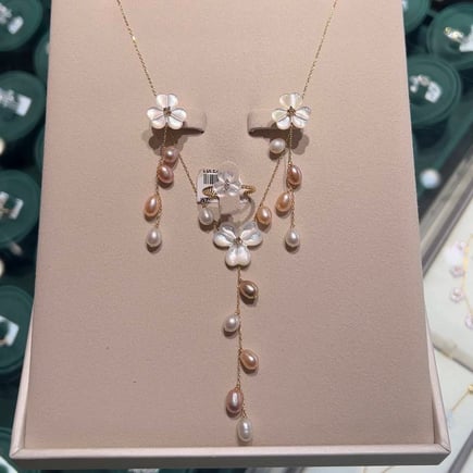 طقم ايريس | ذهب 18K وألماس