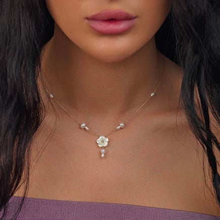 Nilufer necklace |  18K gold and diamonds