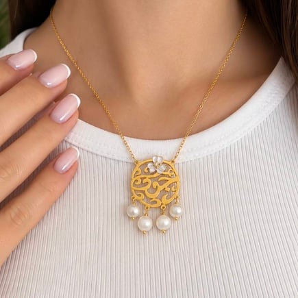 قلادة ايريس اسم باللؤلؤ | ذهب 18k و زركون ✨