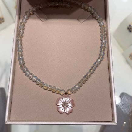 قلادة كرستال فاخرة | ذهب 18K و ألماس