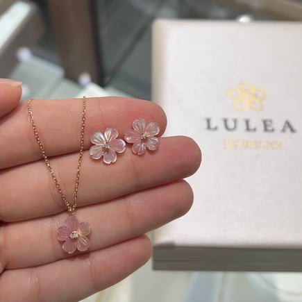 Carnation Flower Necklace and Earrings | 18K Gold and Diamonds