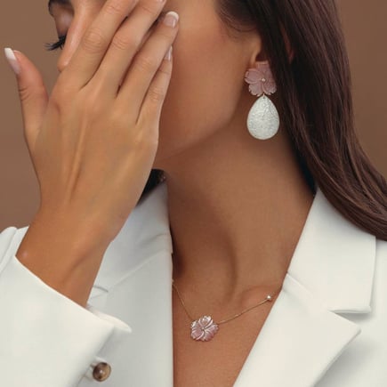 Land of Roses Necklace & Earrings – 18K Gold & Diamonds