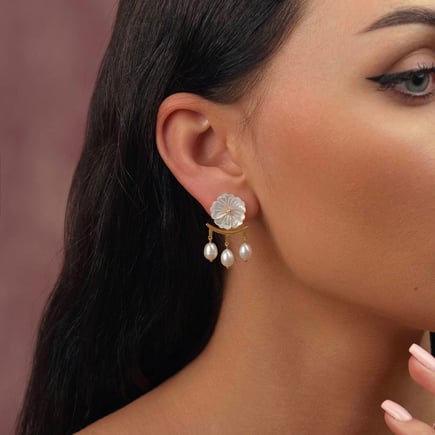 Al-Hanouf earrings | |  18K gold and diamonds