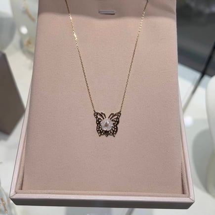 Luxury butterfly necklace |  18K gold and diamonds
