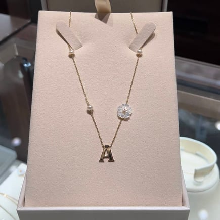 Pearl Flower Necklace | 18K Gold and Diamonds