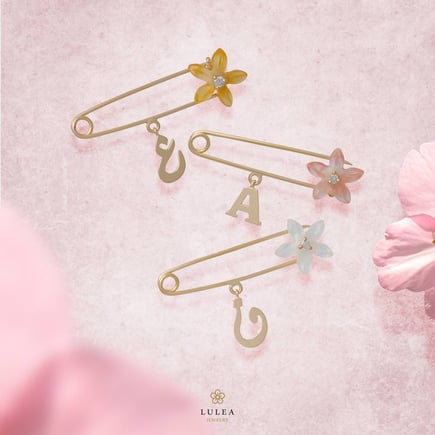 Baby Letter Brooch – 18K Gold & Diamonds