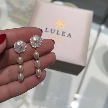 Tesla earrings |  18K gold and diamonds