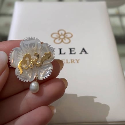 Al Dana Brooch – 18K Gold & Diamonds