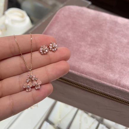 Iris Blossom Necklace and Earrings | 18K Gold and Diamonds
