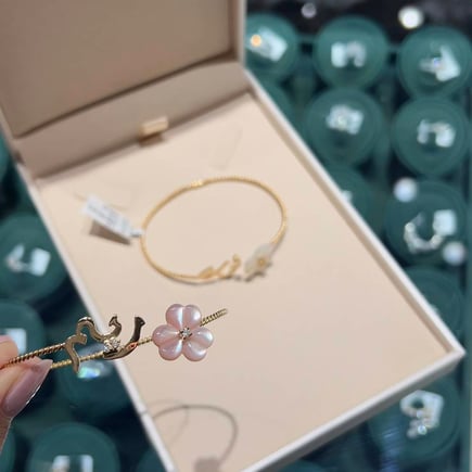 Iris Name Bracelet with stone | 18K Gold and Diamonds
