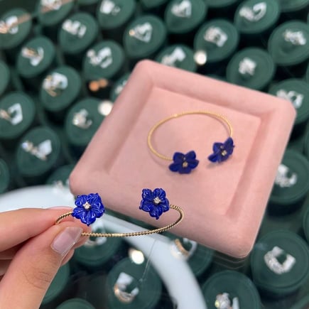 Blue Flower Bracelet | 18K Gold and Diamonds