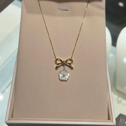 Bow necklace |  18K gold and diamonds