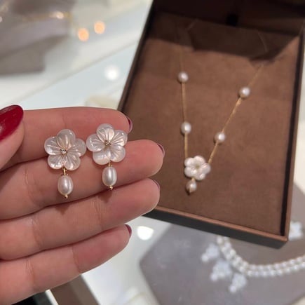 Cherry earrings |  18K gold and diamonds