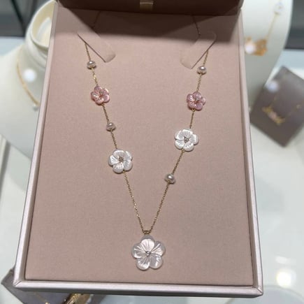 Jawhara necklace |  18k gold and diamonds