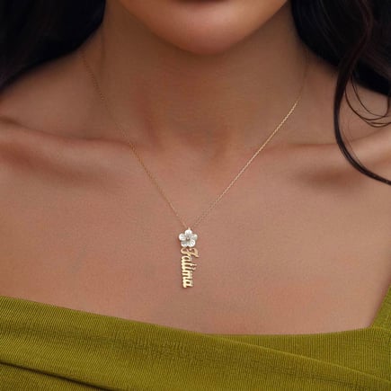 English name necklace | 18K gold and diamonds