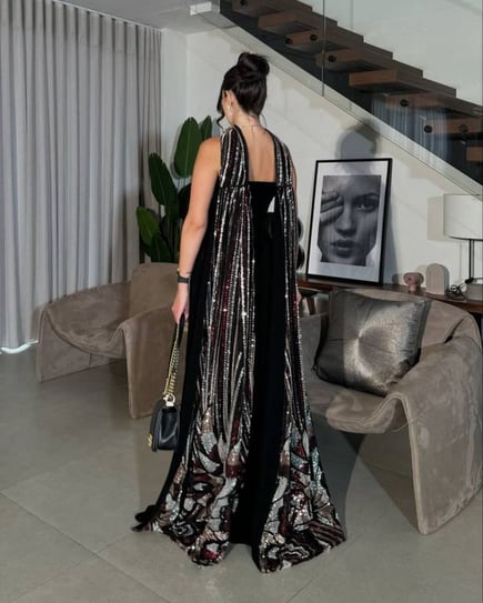 فستان سهرة على شال خرافي 