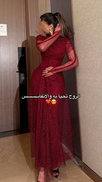 فستان دانتيل من عالم آخر 