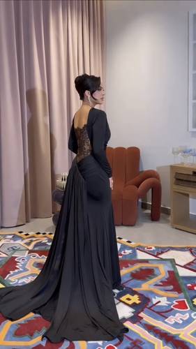 فستان الفنانة رقية