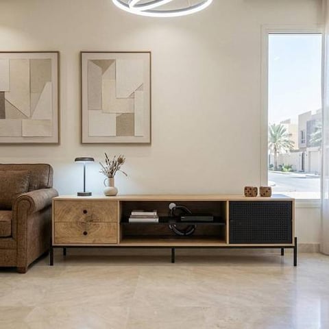 طاولة تلفزيون بتصميم عصري بتخزين متكامل
