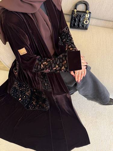 عباية مخمل تدخيلات مخمل منقط