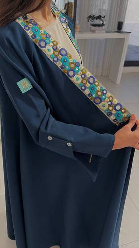 عباية كريب بتحديد مرايات وأكمام زرار