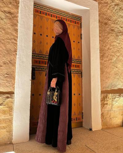 عباية مخمل كوري بتدخيلات اوقنزا