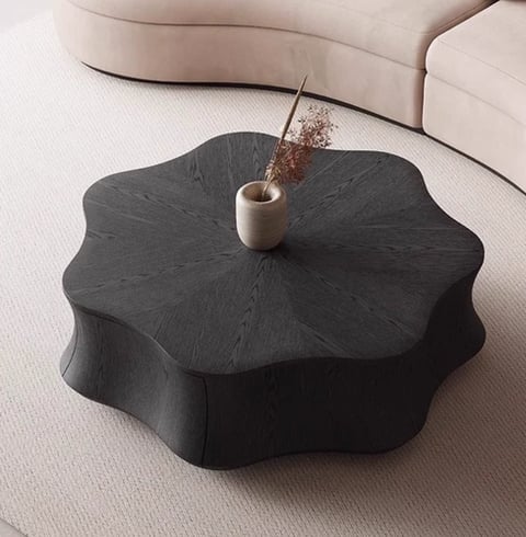طاولة بتصميم حديث